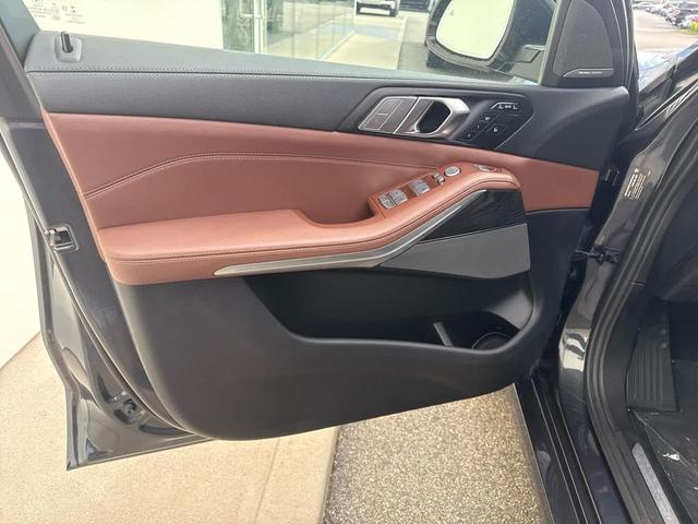 Photo of 2022 Arctic Grey Metallic BMW X7