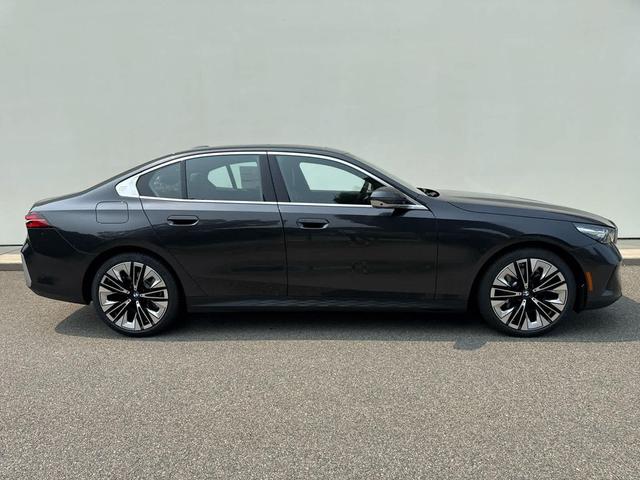 Photo of 2026 Dark Graphite Metallic BMW 530