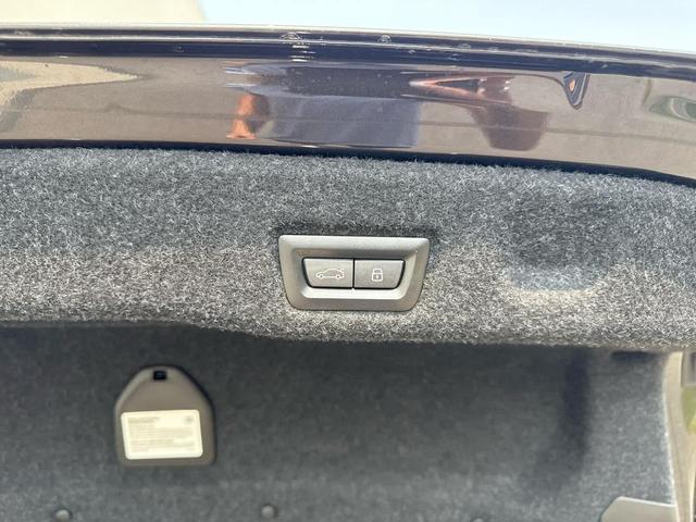 Photo of 2026 Dark Graphite Metallic BMW 530