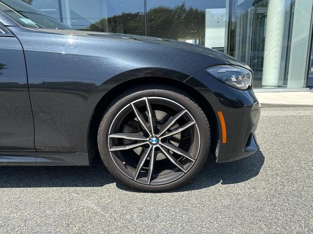 Photo of 2022 Black Sapphire Metallic BMW 330