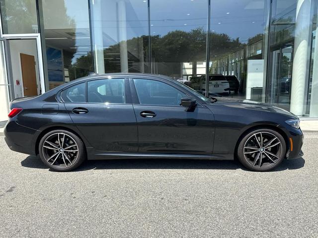 Photo of 2022 Black Sapphire Metallic BMW 330