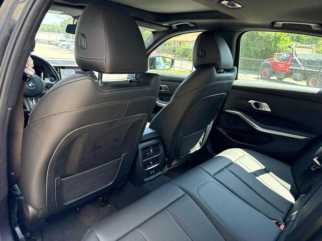 Photo of 2022 Black Sapphire Metallic BMW 330