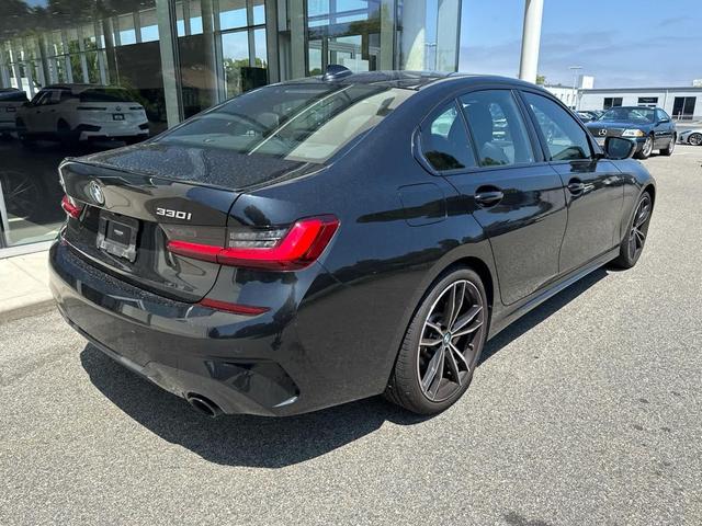 Photo of 2022 Black Sapphire Metallic BMW 330