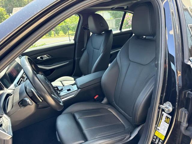Photo of 2022 Black Sapphire Metallic BMW 330