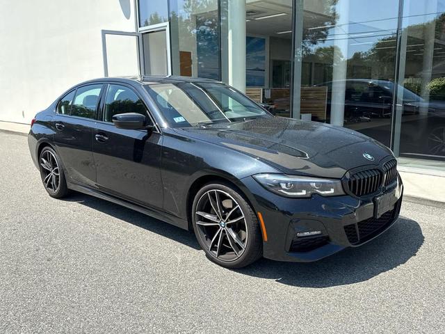 Photo of 2022 Black Sapphire Metallic BMW 330