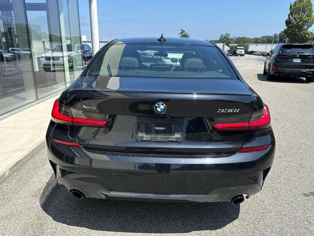 Photo of 2022 Black Sapphire Metallic BMW 330