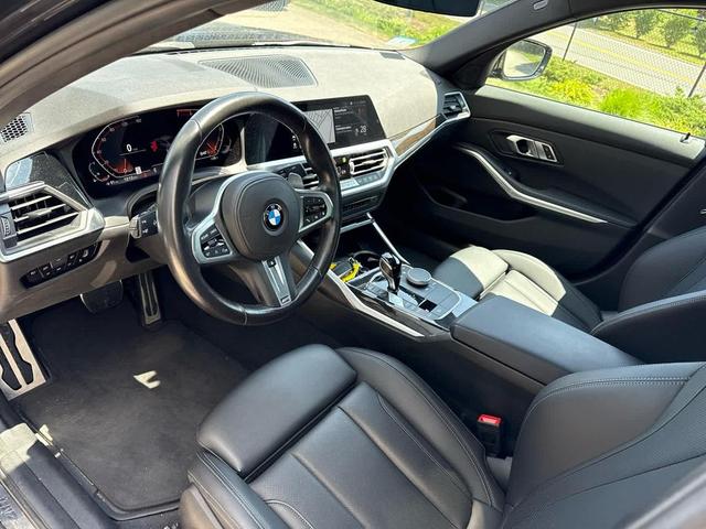 Photo of 2022 Black Sapphire Metallic BMW 330