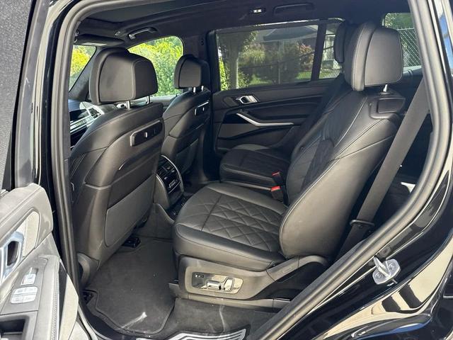 Photo of 2024 Black Sapphire Metallic BMW X7