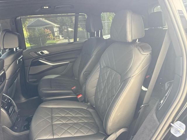 Photo of 2024 Black Sapphire Metallic BMW X7