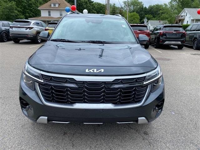 Photo of 2024 Gravity Gray Kia Seltos