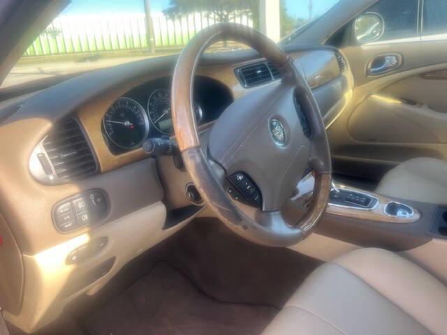 Photo of 2005 Maroon Jaguar S-Type