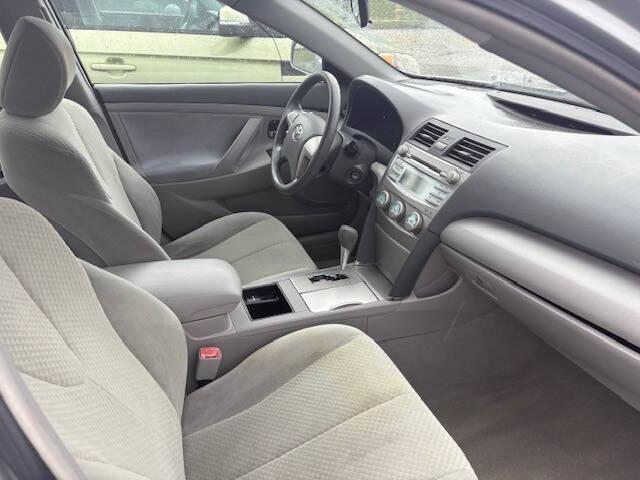 Photo of 2007 Silver Toyota Camry