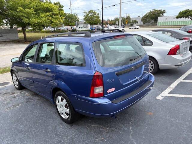 Photo of 2004 Blue Ford Focus