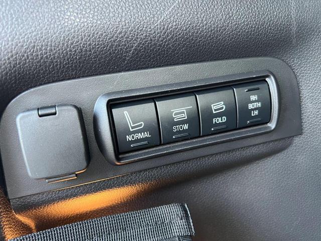 Photo of 2015 White Platinum Metallic Tri-Coat Ford Explorer