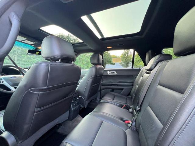 Photo of 2015 White Platinum Metallic Tri-Coat Ford Explorer