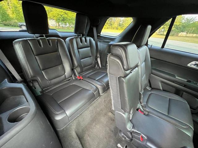 Photo of 2015 White Platinum Metallic Tri-Coat Ford Explorer
