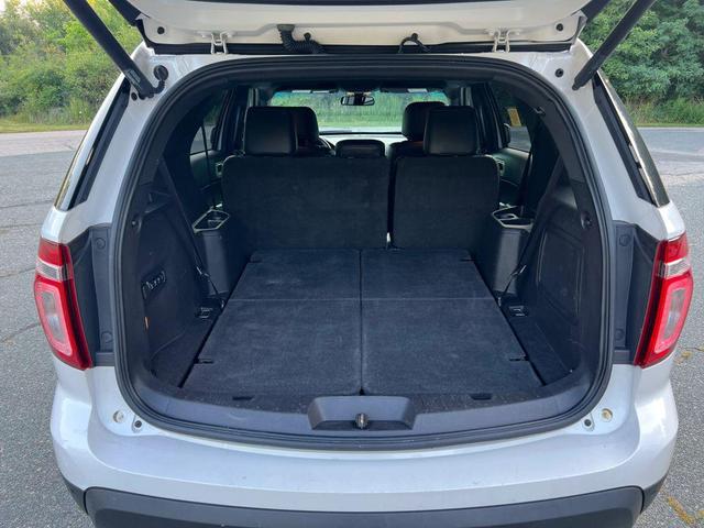 Photo of 2015 White Platinum Metallic Tri-Coat Ford Explorer