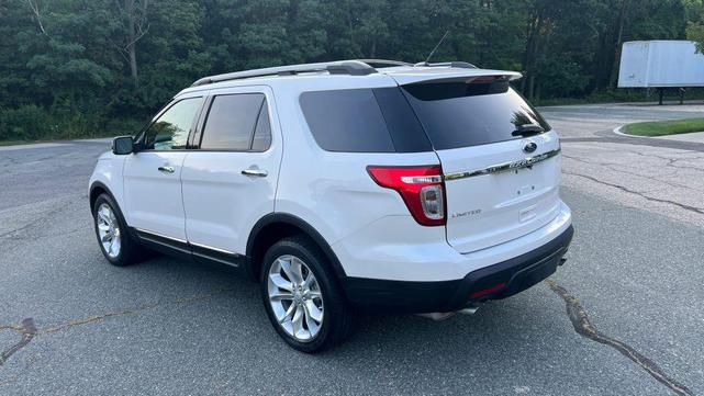 Photo of 2015 White Platinum Metallic Tri-Coat Ford Explorer