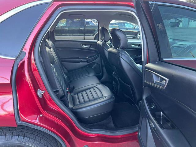 Photo of 2015 Ruby Red Metallic Tinted Clearcoat Ford Edge