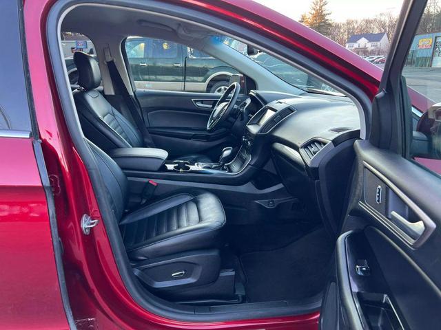 Photo of 2015 Ruby Red Metallic Tinted Clearcoat Ford Edge