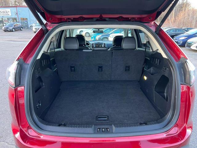 Photo of 2015 Ruby Red Metallic Tinted Clearcoat Ford Edge