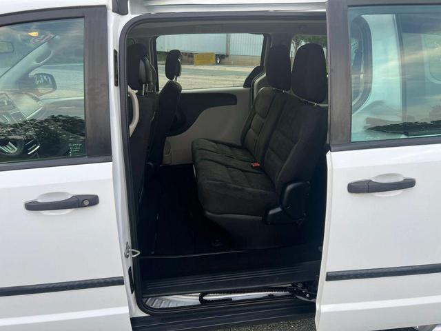Photo of 2015 Bright White Clearcoat Dodge Grand Caravan