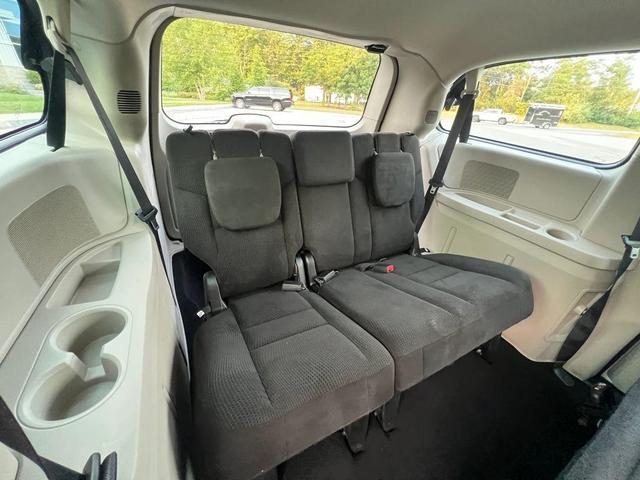 Photo of 2015 Bright White Clearcoat Dodge Grand Caravan