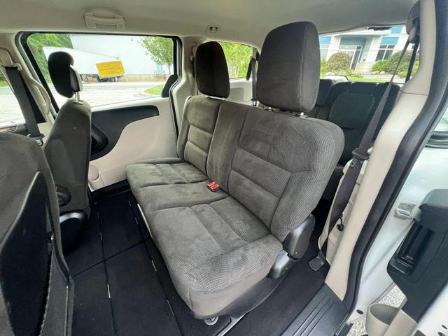 Photo of 2015 Bright White Clearcoat Dodge Grand Caravan