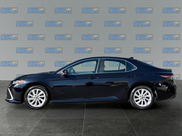 Photo of 2021 Midnight Black Metallic Toyota Camry