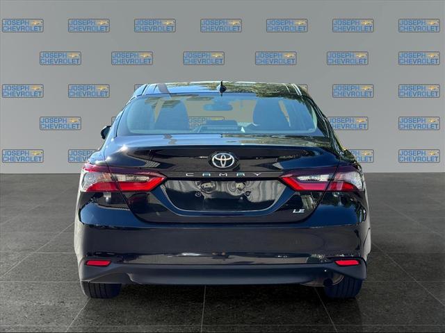 Photo of 2021 Midnight Black Metallic Toyota Camry
