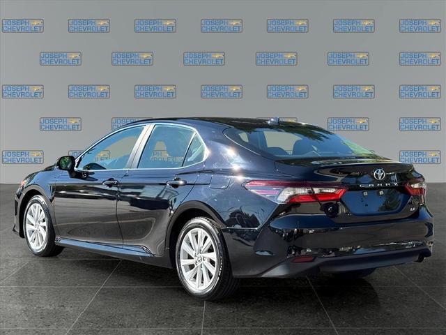 Photo of 2021 Midnight Black Metallic Toyota Camry