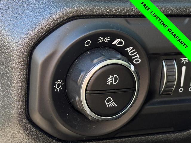 Photo of 2021 Bright White Clearcoat Jeep Gladiator