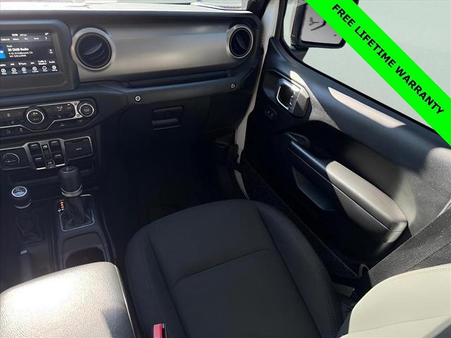 Photo of 2021 Bright White Clearcoat Jeep Gladiator
