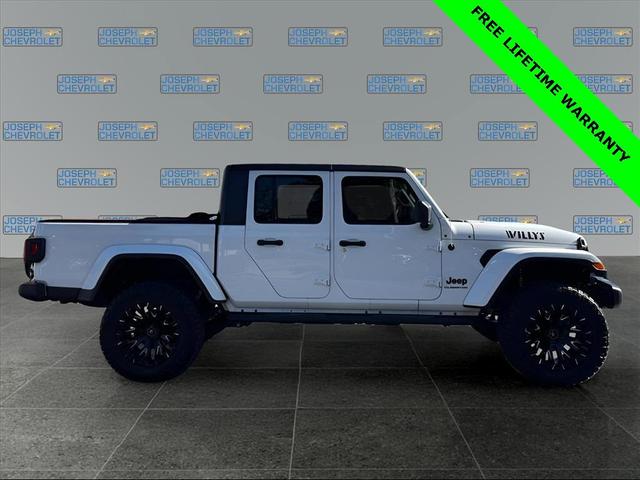 Photo of 2021 Bright White Clearcoat Jeep Gladiator