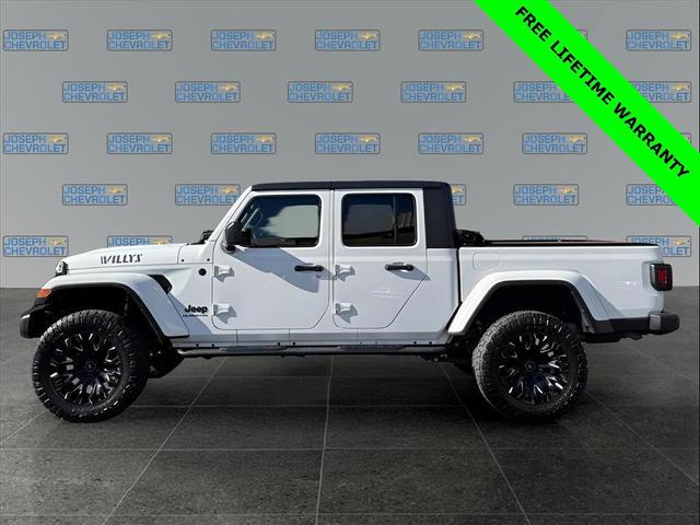 Photo of 2021 Bright White Clearcoat Jeep Gladiator