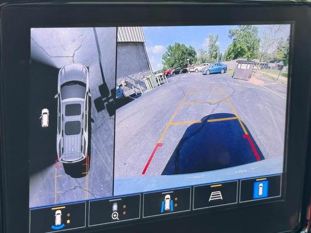 Photo of 2023 Summit White Chevrolet Traverse