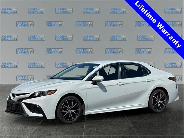 Photo of 2023 Ice Toyota Camry