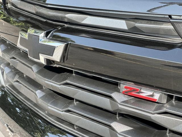 Photo of 2024 Black Chevrolet Colorado