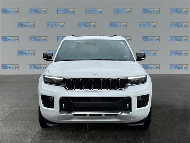 Photo of 2024 Bright White Clearcoat Jeep Grand Cherokee