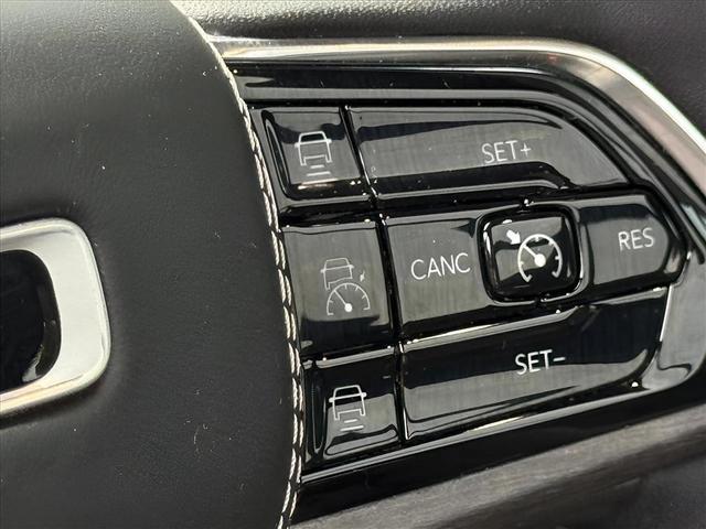 Photo of 2024 Bright White Clearcoat Jeep Grand Cherokee
