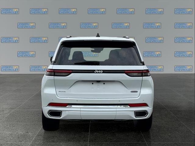 Photo of 2024 Bright White Clearcoat Jeep Grand Cherokee