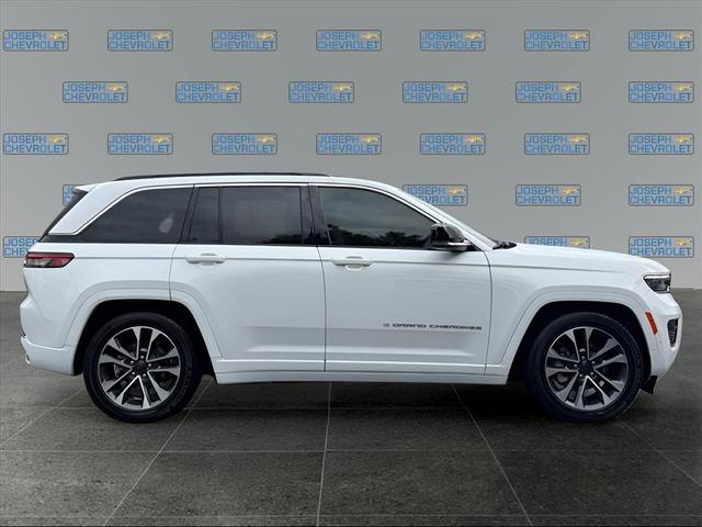Photo of 2024 Bright White Clearcoat Jeep Grand Cherokee