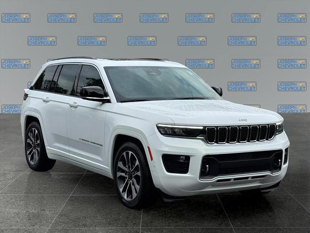 Photo of 2024 Bright White Clearcoat Jeep Grand Cherokee