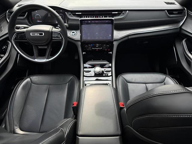 Photo of 2024 Bright White Clearcoat Jeep Grand Cherokee