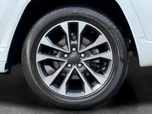 Photo of 2024 Bright White Clearcoat Jeep Grand Cherokee