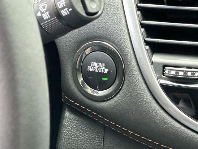 Photo of 2022 Silver Ice Metallic Chevrolet Trax
