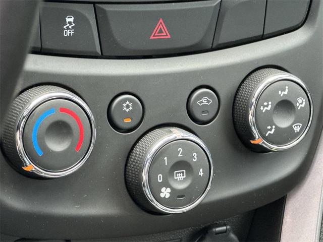 Photo of 2022 Silver Ice Metallic Chevrolet Trax