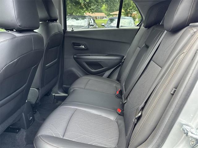 Photo of 2022 Silver Ice Metallic Chevrolet Trax