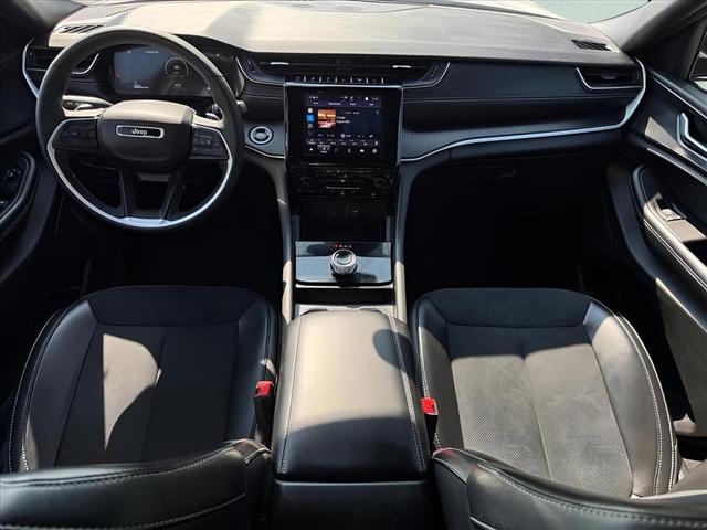 Photo of 2024 Bright White Clearcoat Jeep Grand Cherokee L