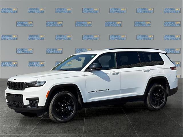 Photo of 2024 Bright White Clearcoat Jeep Grand Cherokee L
